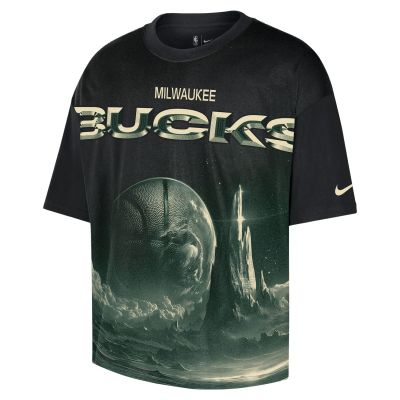 Nike NBA Milwaukee Bucks Courtside Boxy Tee - Črna - Majica s kratkimi rokavi Nike NBA Milwaukee Bucks Courtside Boxy Tee - Črna - Majica s kratkimi rokavi
